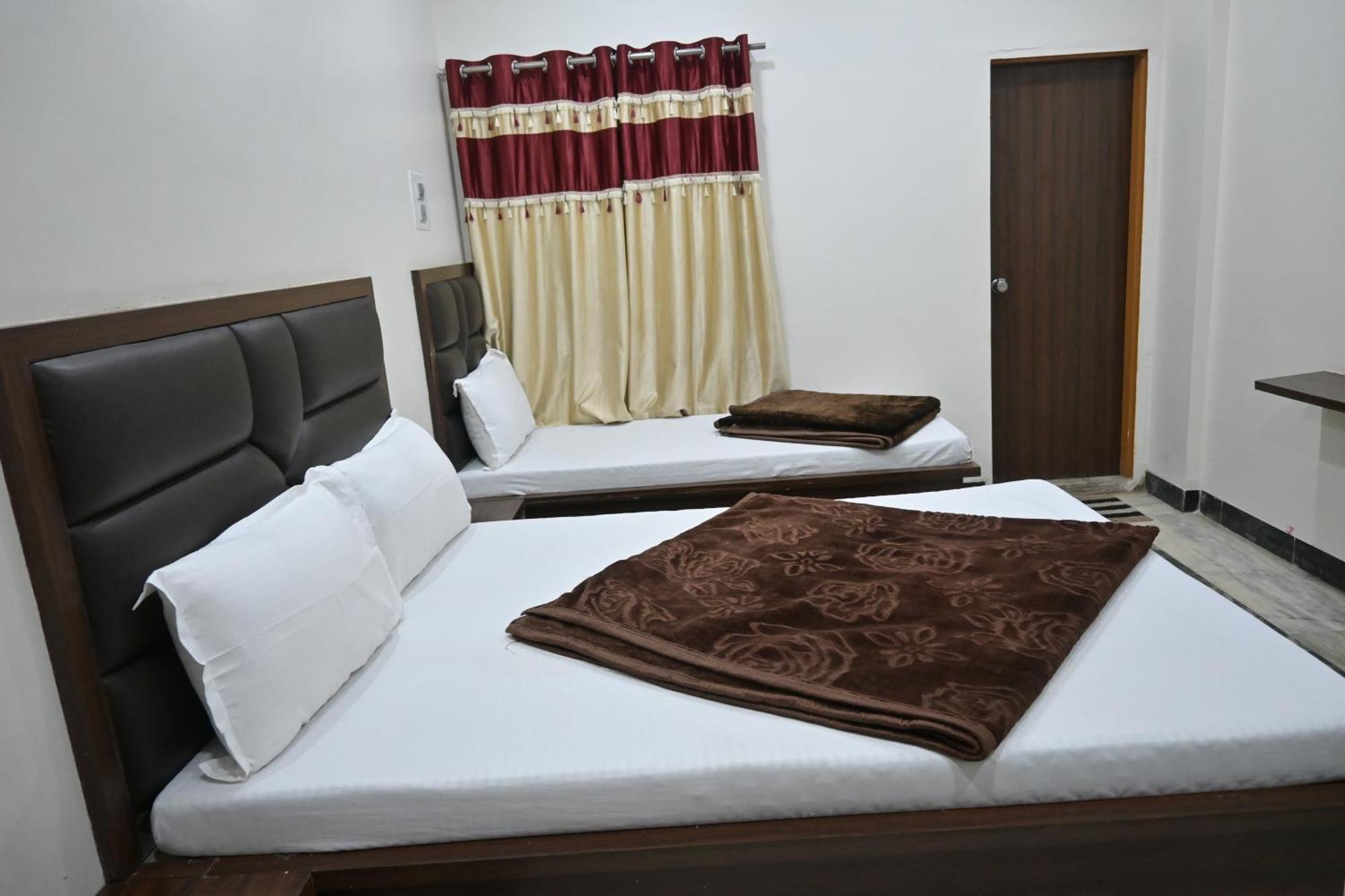 Hotel Roshan Palace Ambaji Exterior photo